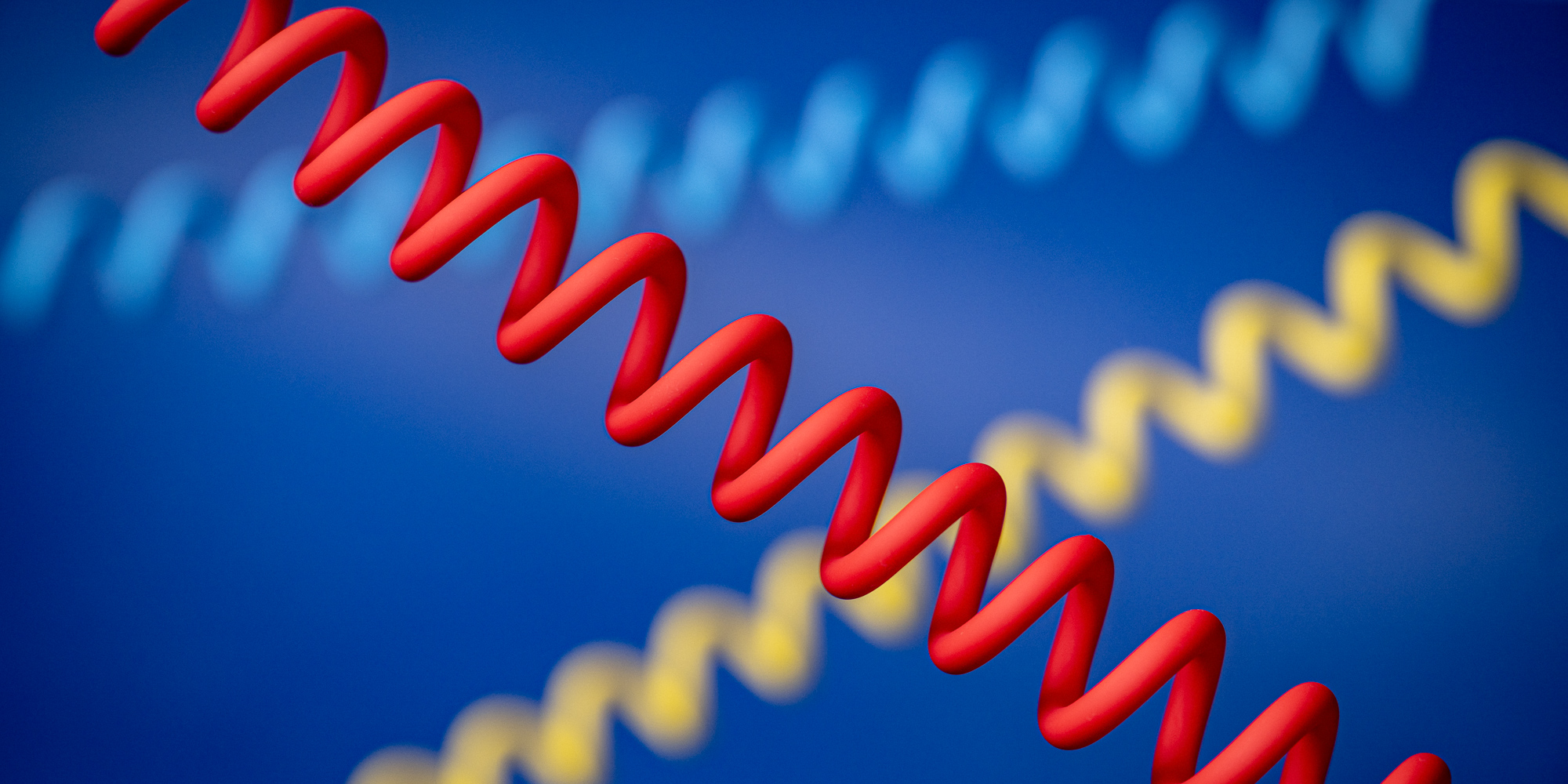 Kabel Newell USB-C - USB-C 100 W, 1,5 m, silikonowy, spiralny, czerwono-granatowy